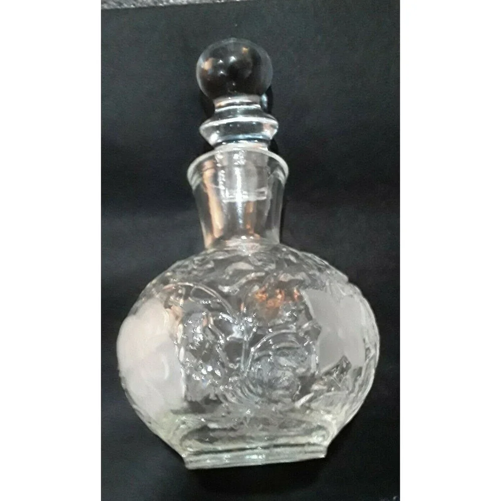 Classic Etched Decanter With Stopper